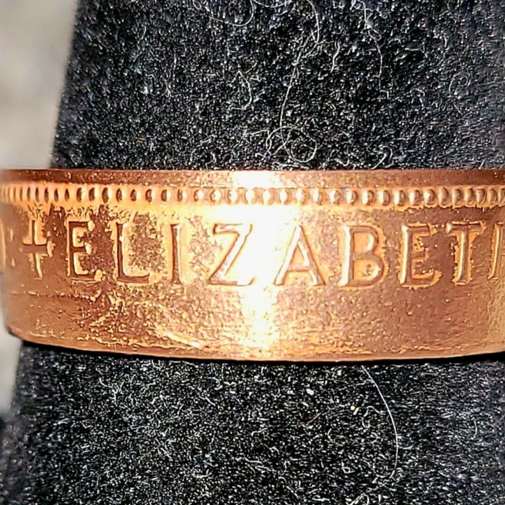 Foreign Uk Elizabeth Currency Coin Ring